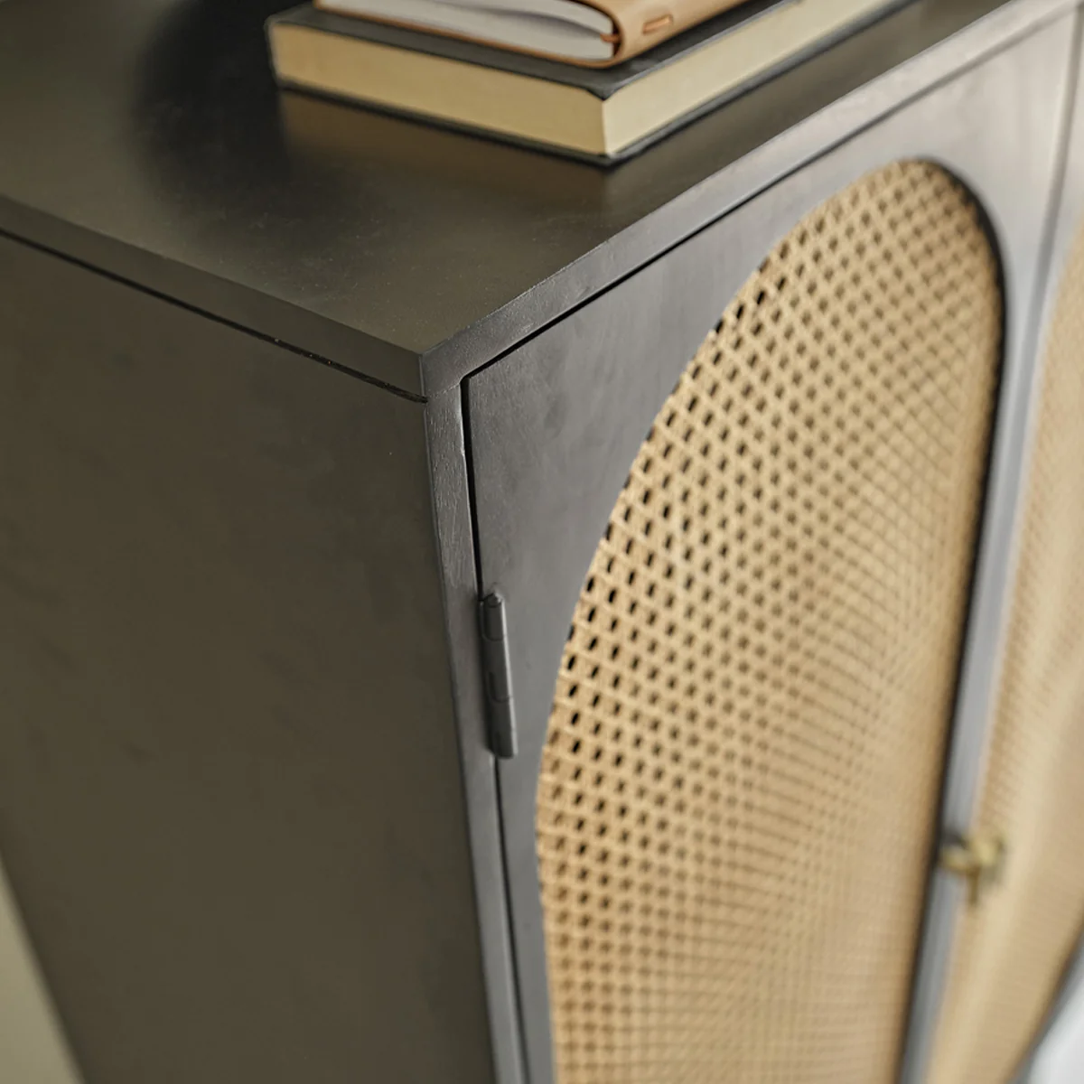 Armoire en manguier massif et cannage 90 cm - Image 6