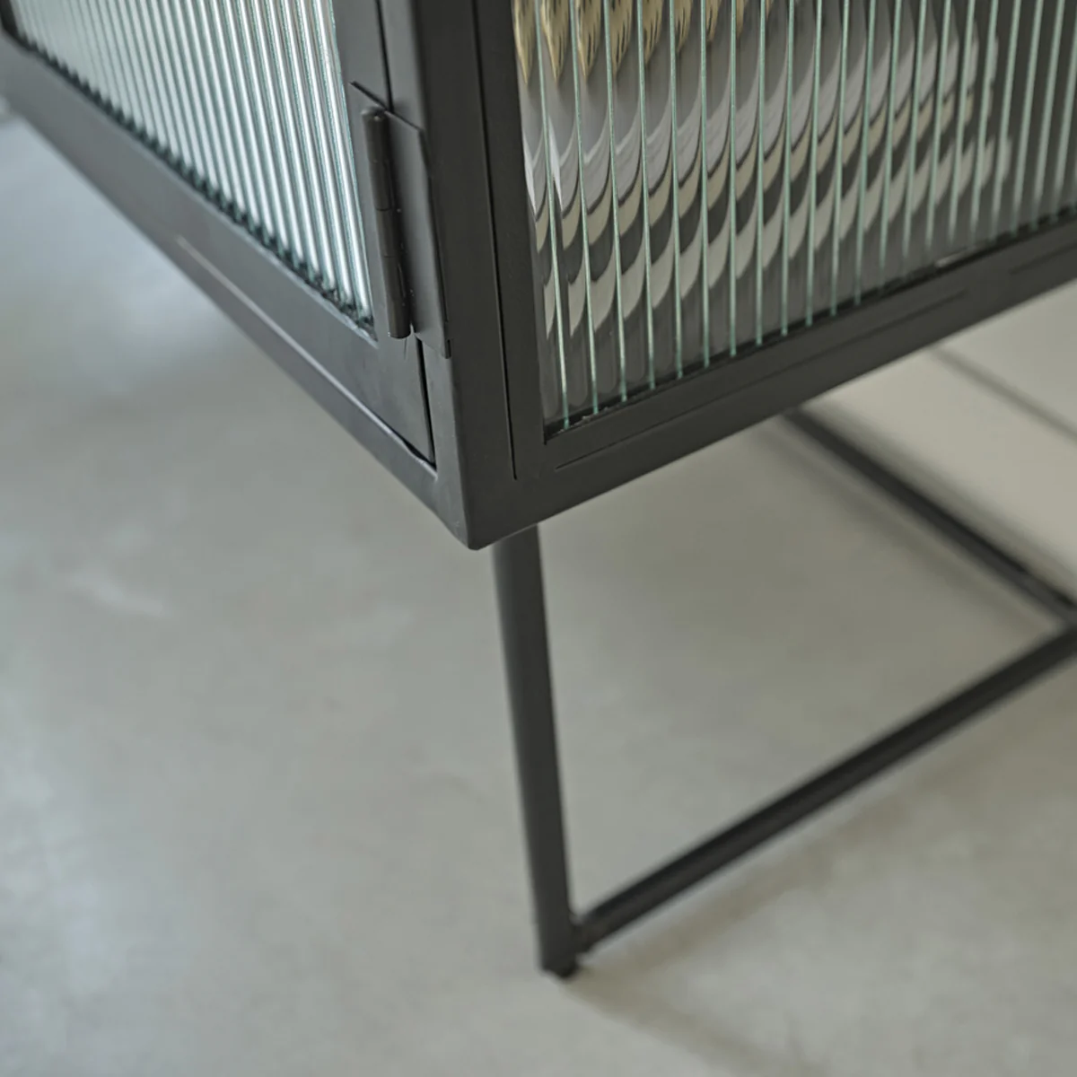 Buffet en métal et verre ondulé 120 cm - Image 5