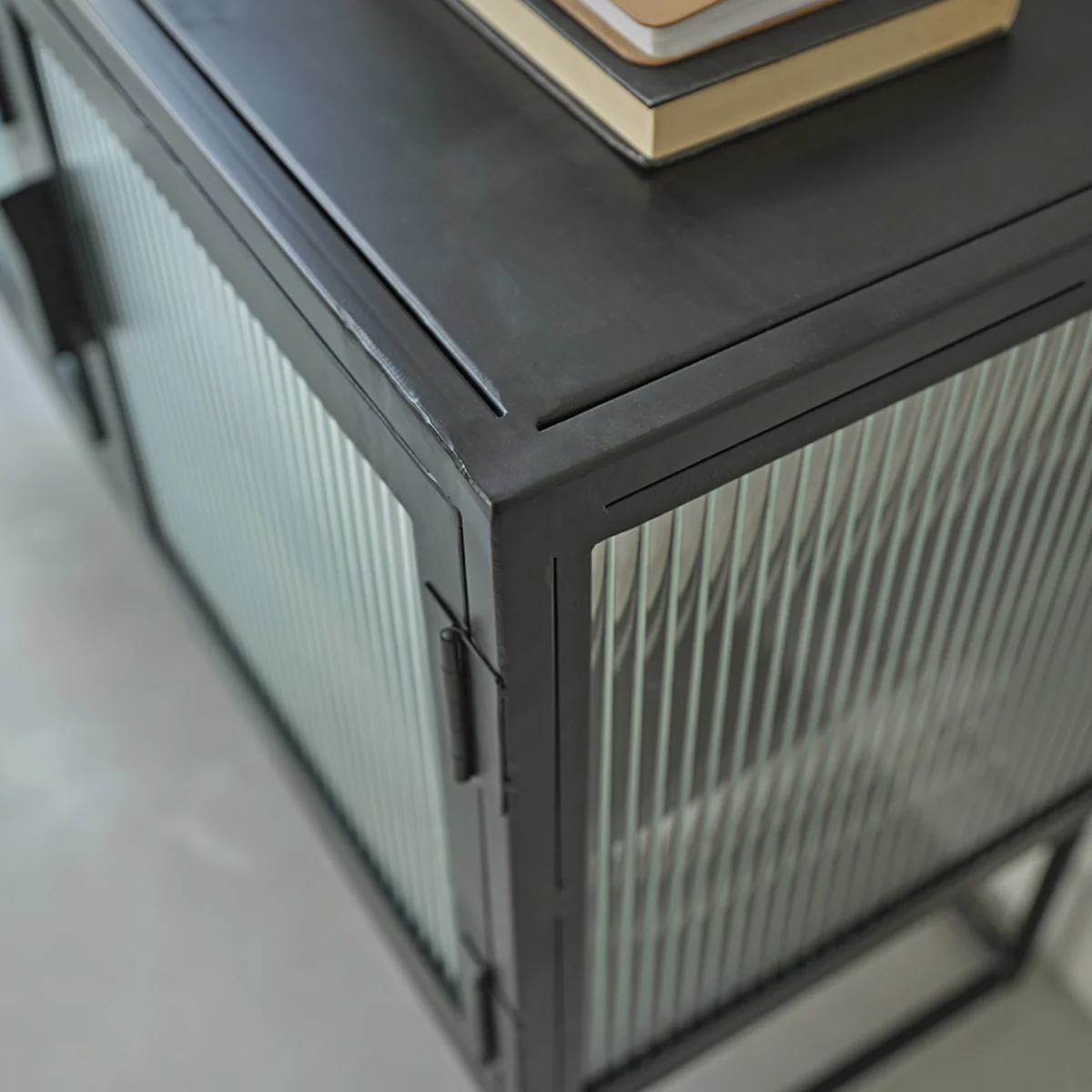 Buffet en métal et verre ondulé 120 cm - Image 6