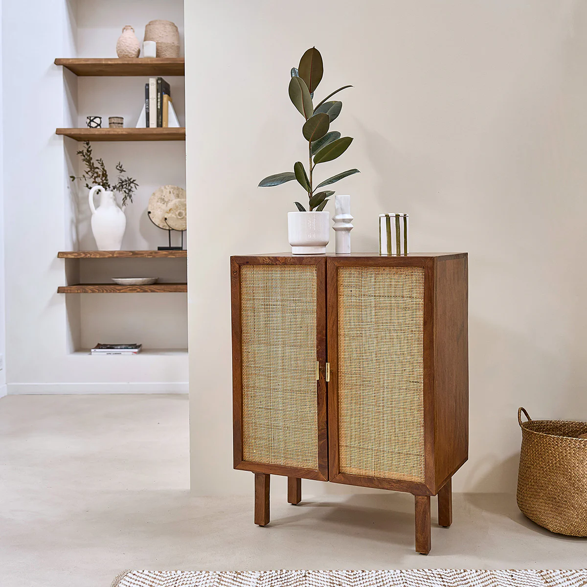Buffet en manguier massif et cannage finition noyer 68 cm - Image 3