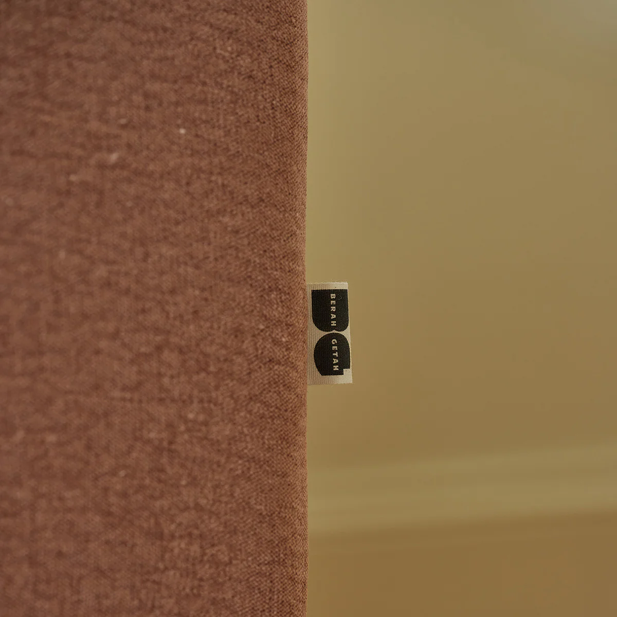 Canapé droit convertible 3 places en tissu effet lin terracotta - Image 7