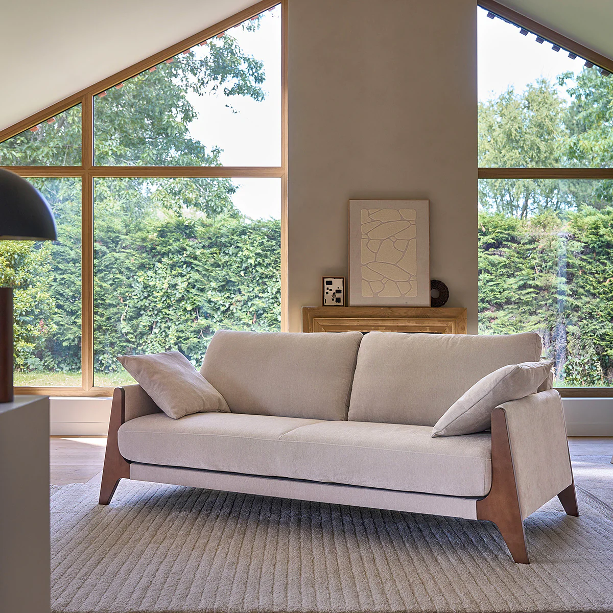 Canapé droit 3 places en bois massif et velours beige chiné - Image 3