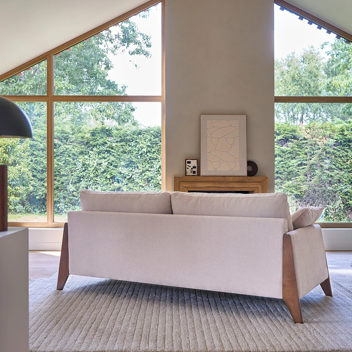 Canapé droit 3 places en bois massif et velours beige chiné - Image 4