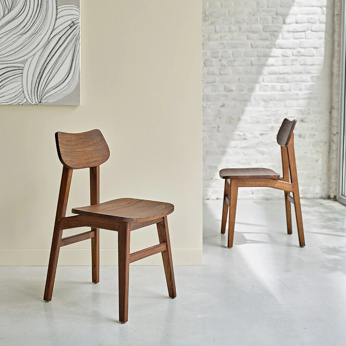 Chaise en mindi massif finition noyer - Image 3