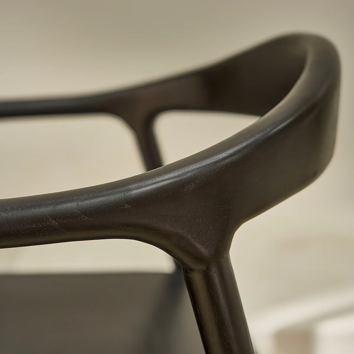 Chaise en teck massif noire - Image 6