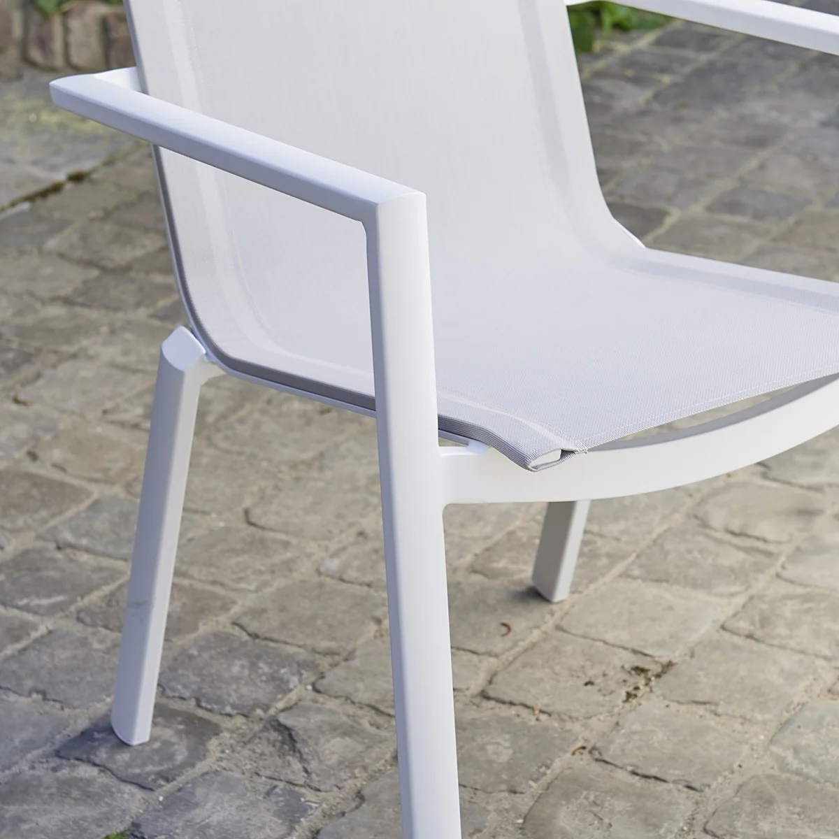 Fauteuil de jardin en aluminium blanc et textilène gris - Image 4