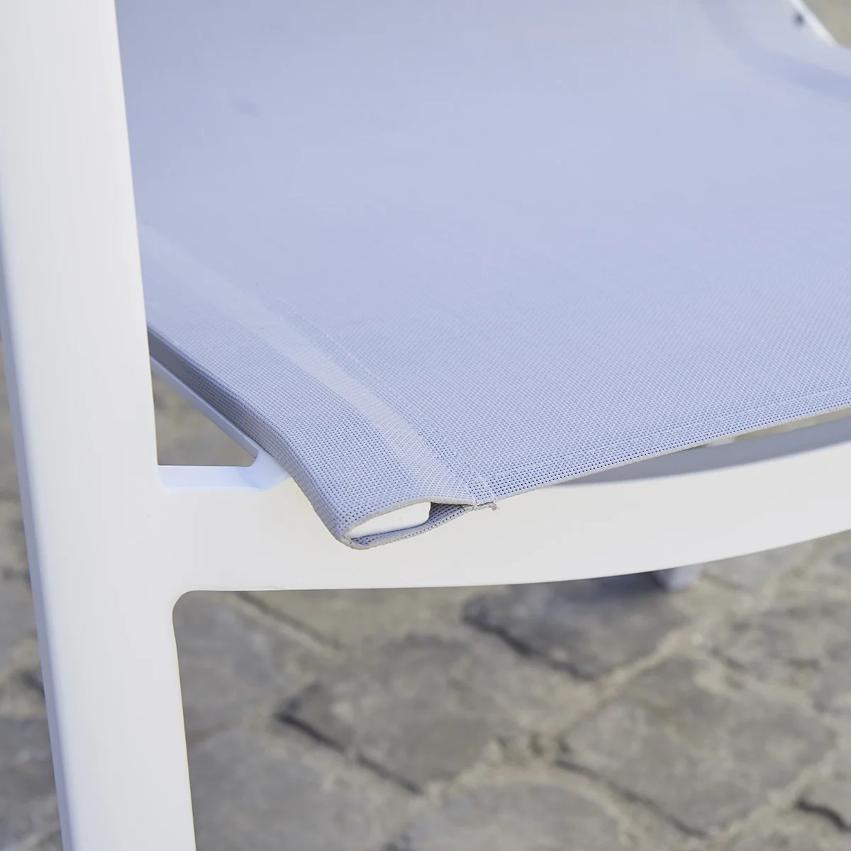 Fauteuil de jardin en aluminium blanc et textilène gris - Image 5