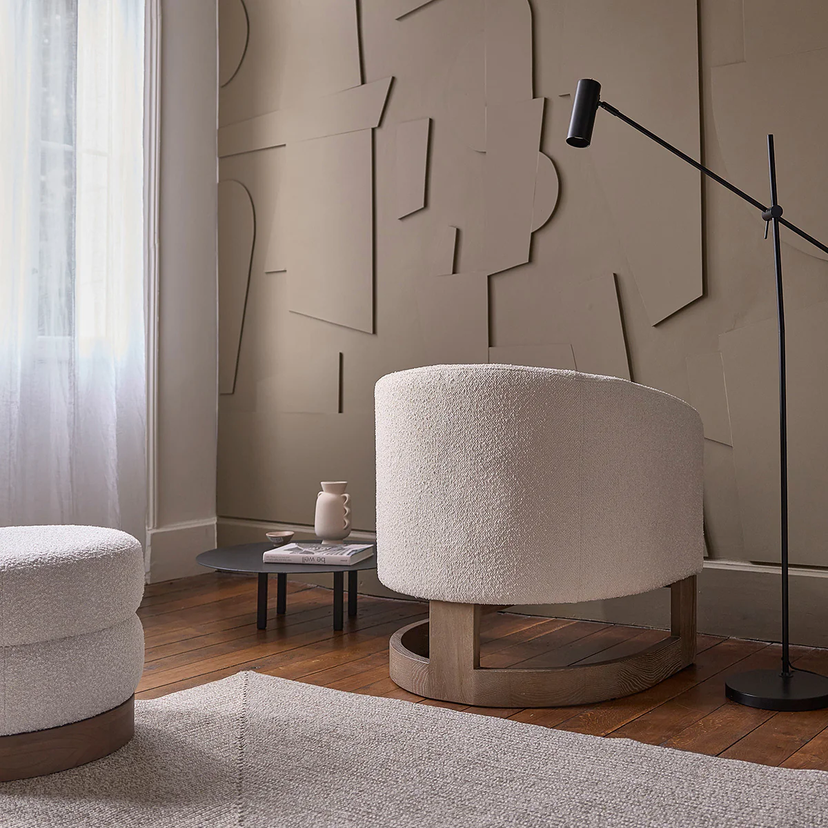 Fauteuil en chêne massif et tissu bouclette écrue - Image 5