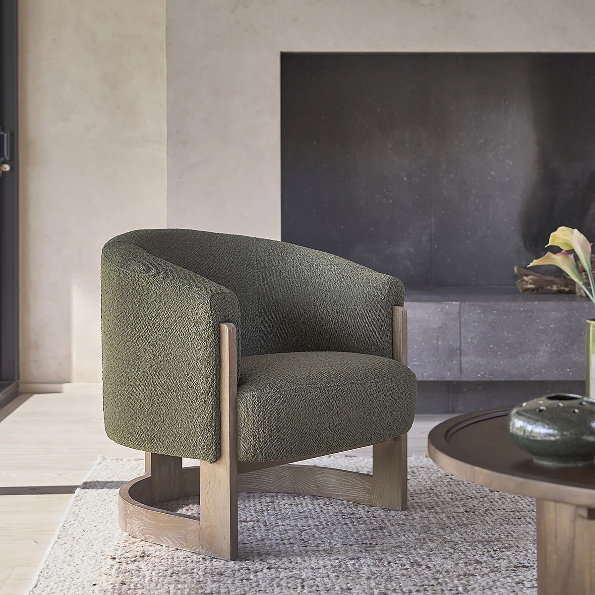 Fauteuil en chêne massif et tissu bouclette kaki - Image 3