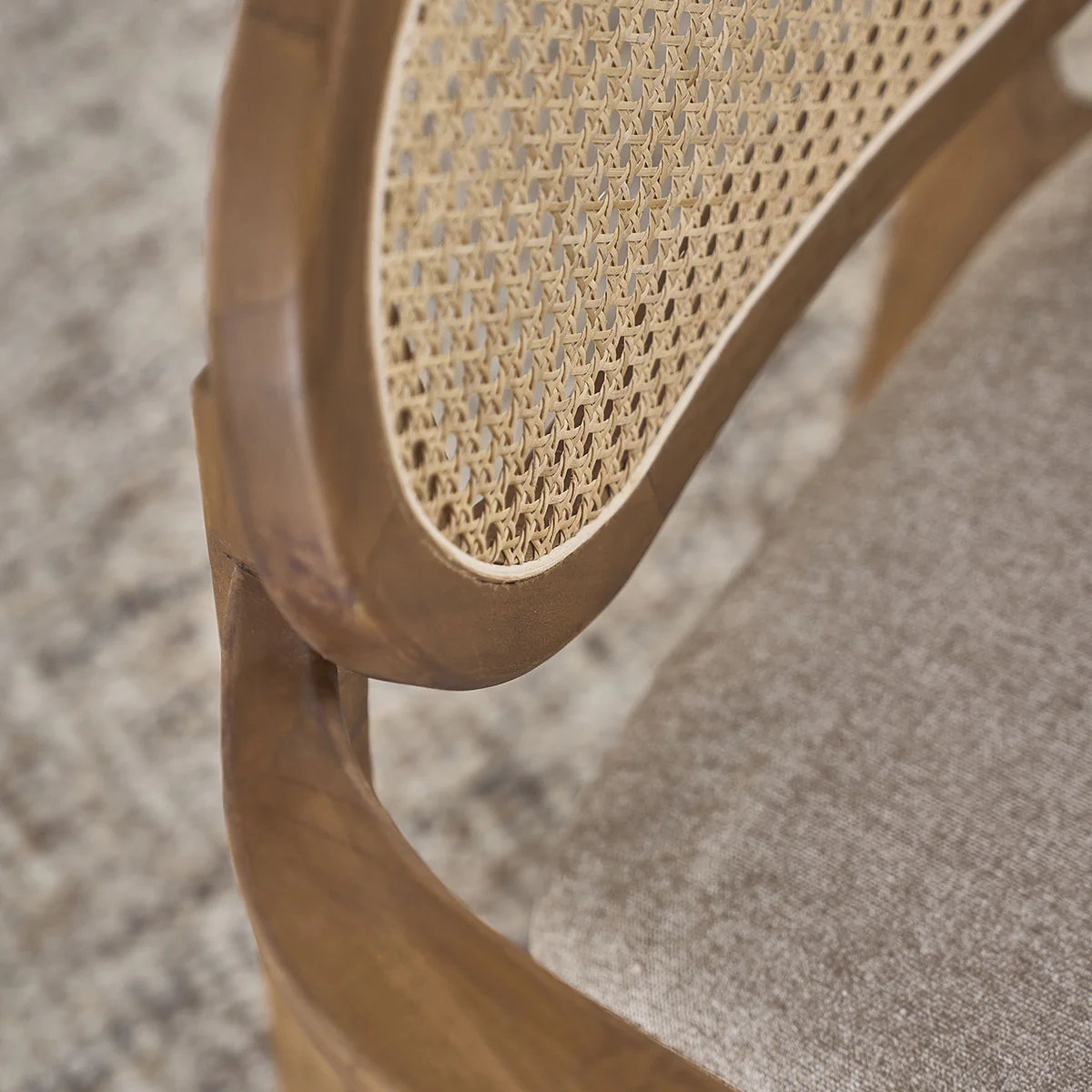Fauteuil en teck massif, cannage et tissu grège - Image 5