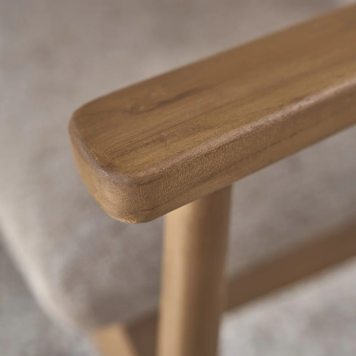 Fauteuil en teck massif, cannage et tissu grège - Image 7