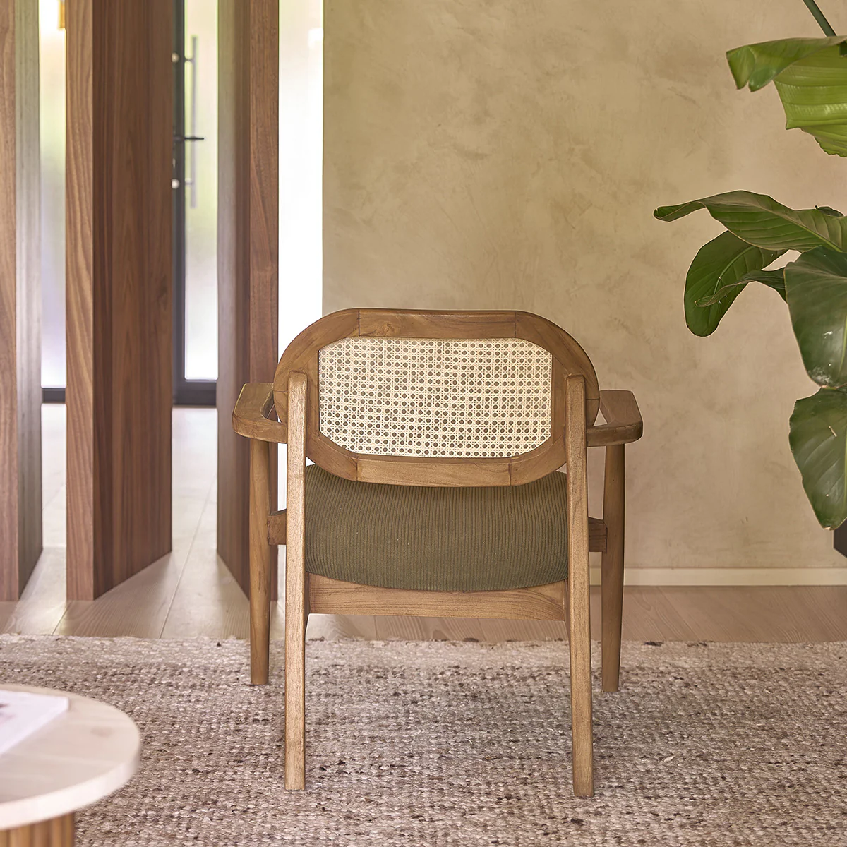 Fauteuil en teck massif, cannage et tissu velours côtelé kaki - Image 5