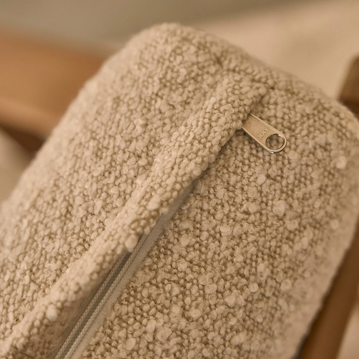 Fauteuil en teck massif et tissu bouclette - Image 6