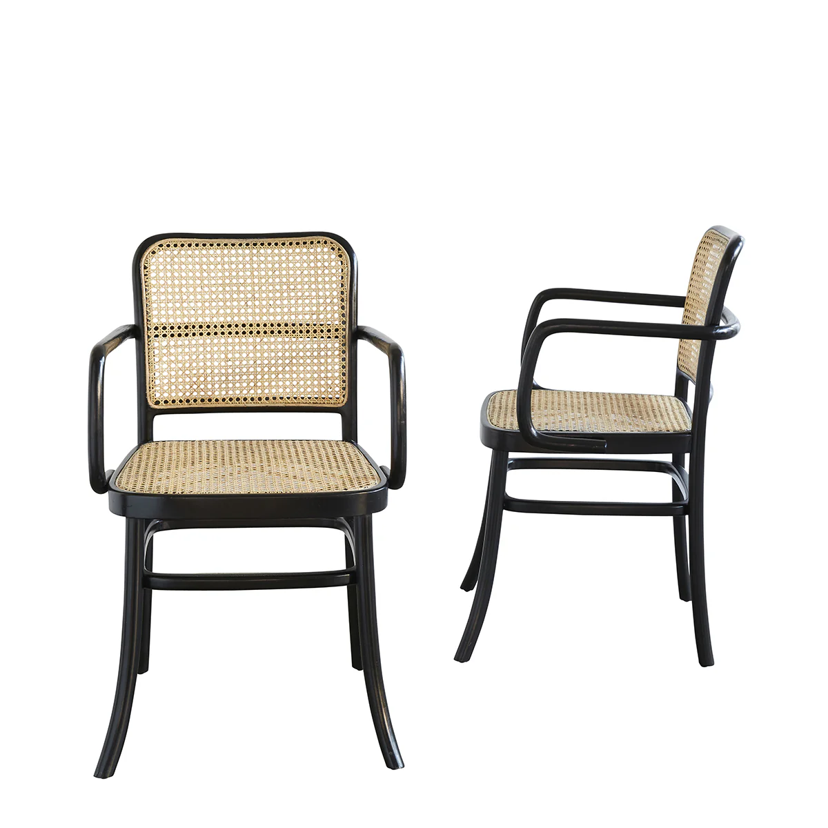 Lot de 2 chaises avec accoudoirs en acajou massif et cannage - Image 2