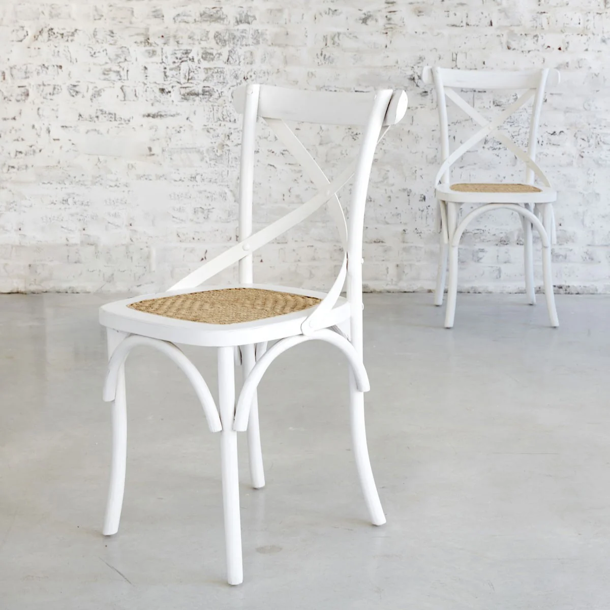 Lot de 2 chaises bistrot en acajou massif et rotin