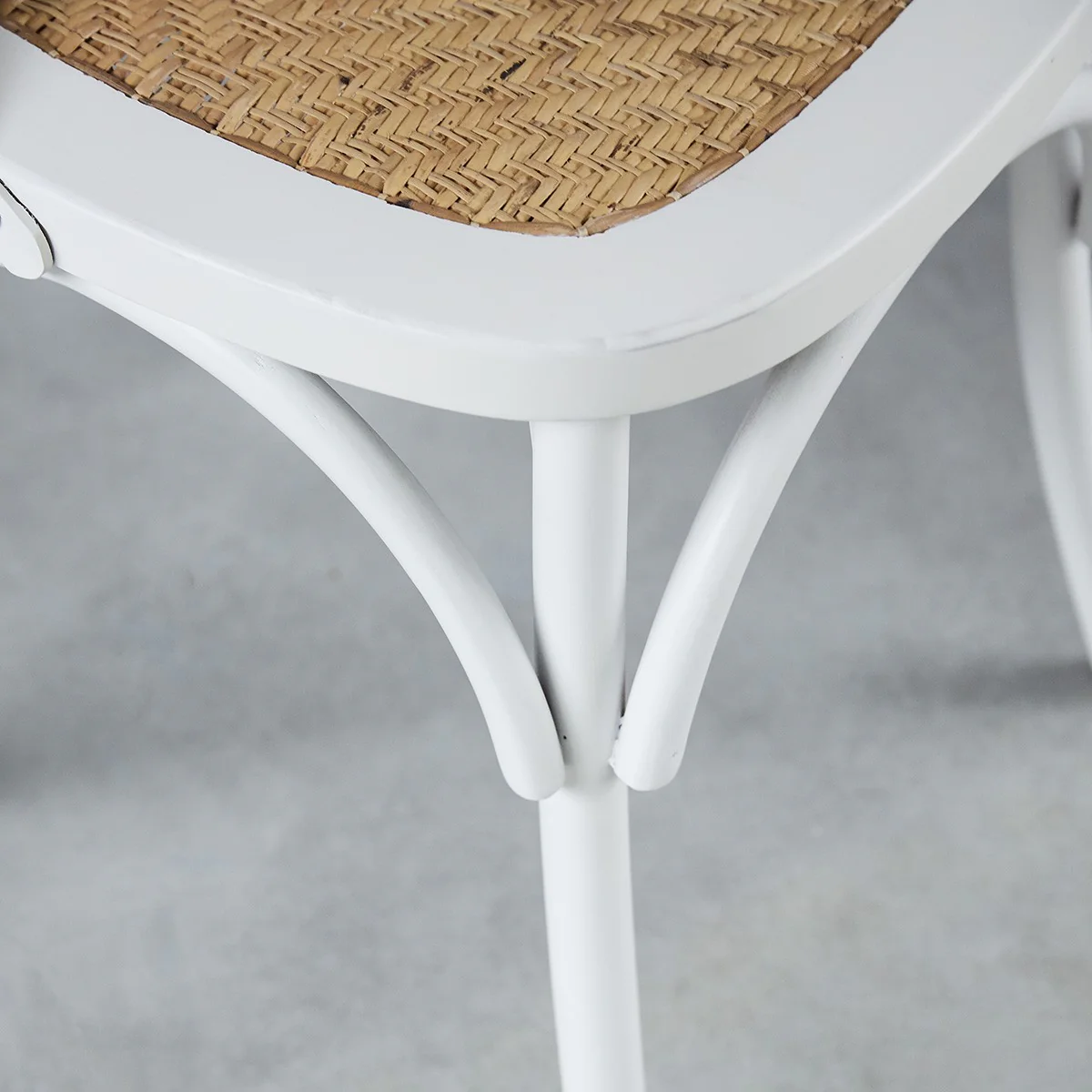 Lot de 2 chaises bistrot en acajou massif et rotin - Image 4