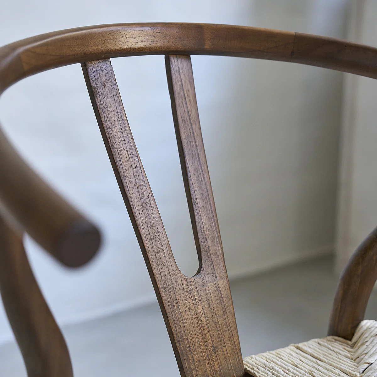Lot de 2 chaises en mindi massif finition noyer et corde naturelle - Image 4