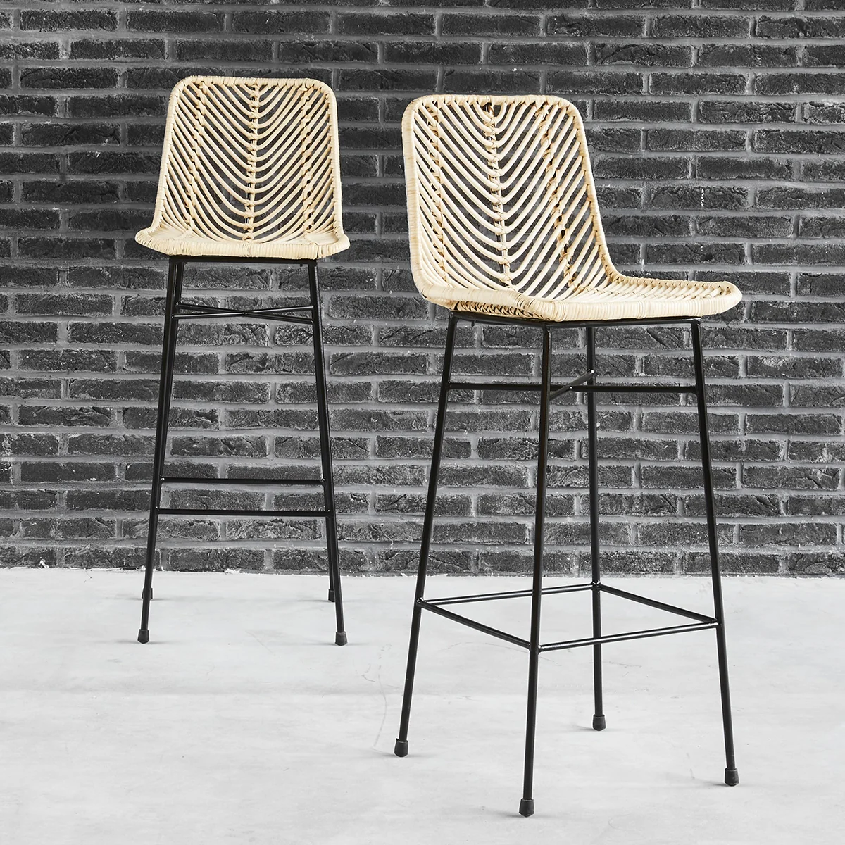 Lot de 2 tabourets de bar en rotin et métal