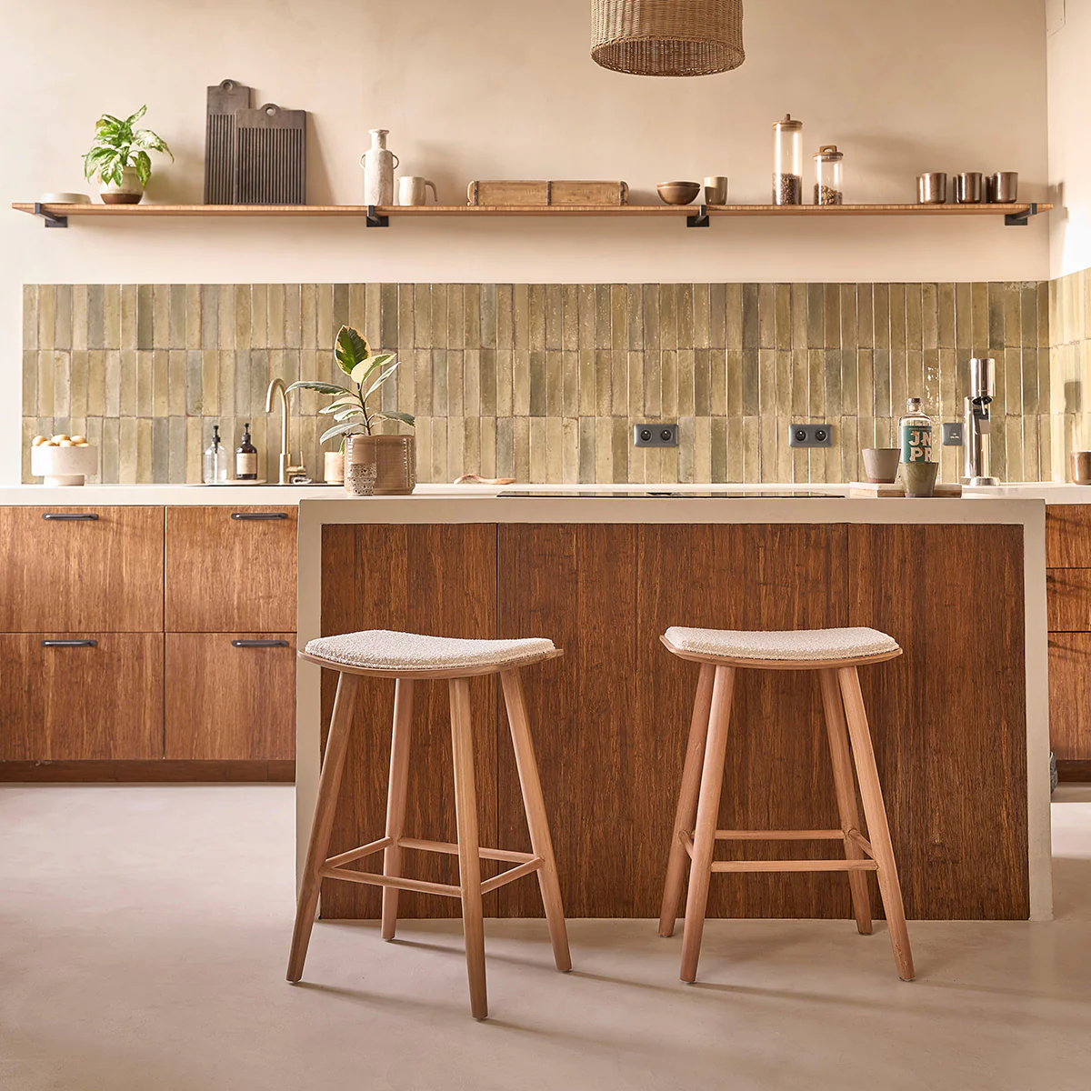 Lot de 2 tabourets de bar en teck massif assise bouclette 65 cm