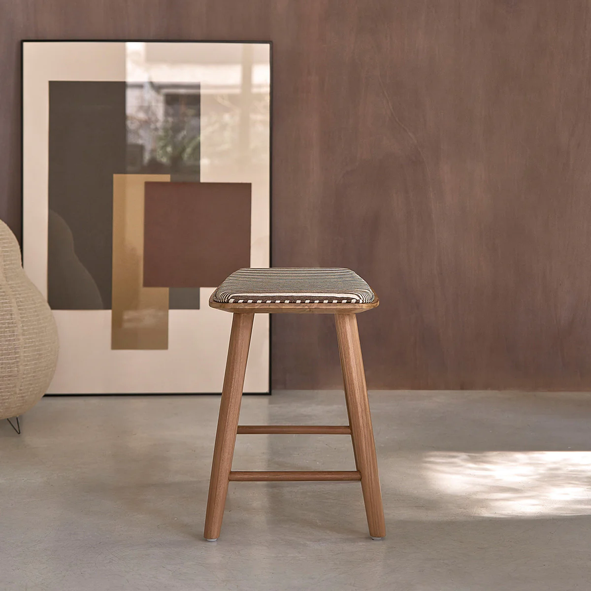 Lot de 2 tabourets de bar en teck massif et assise à rayures 45 cm - Image 4