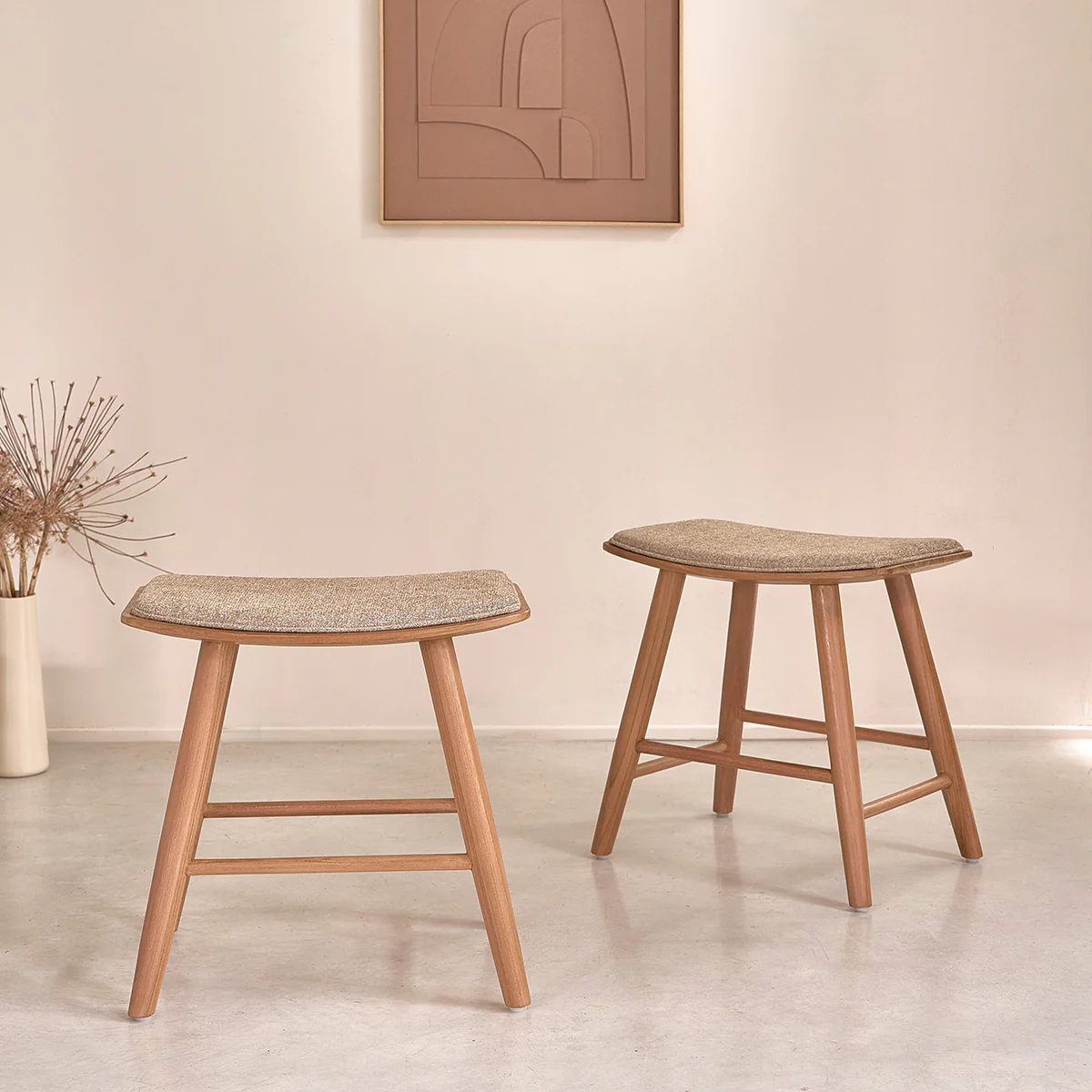 Lot de 2 tabourets de bar en teck massif et velours grège 45 cm