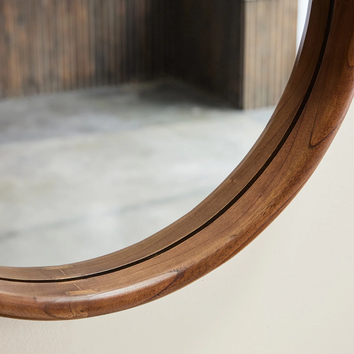 Miroir en mindi massif finition noyer rond Ø50 cm - Image 3