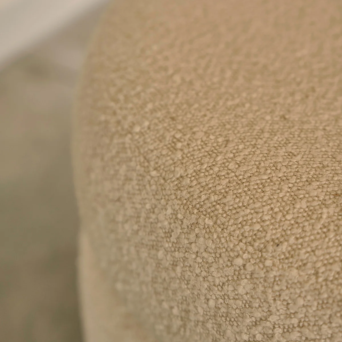 Pouf en teck massif et tissu bouclette blanc Ø55 cm - Image 3