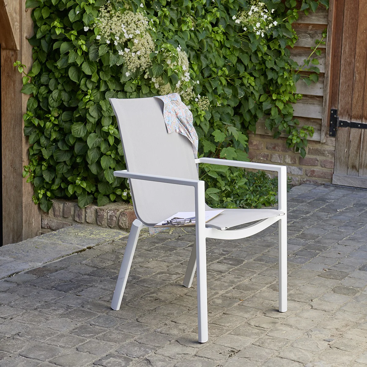 Salon de jardin aluminium blanc et textilène gris 8 pers. - Image 6