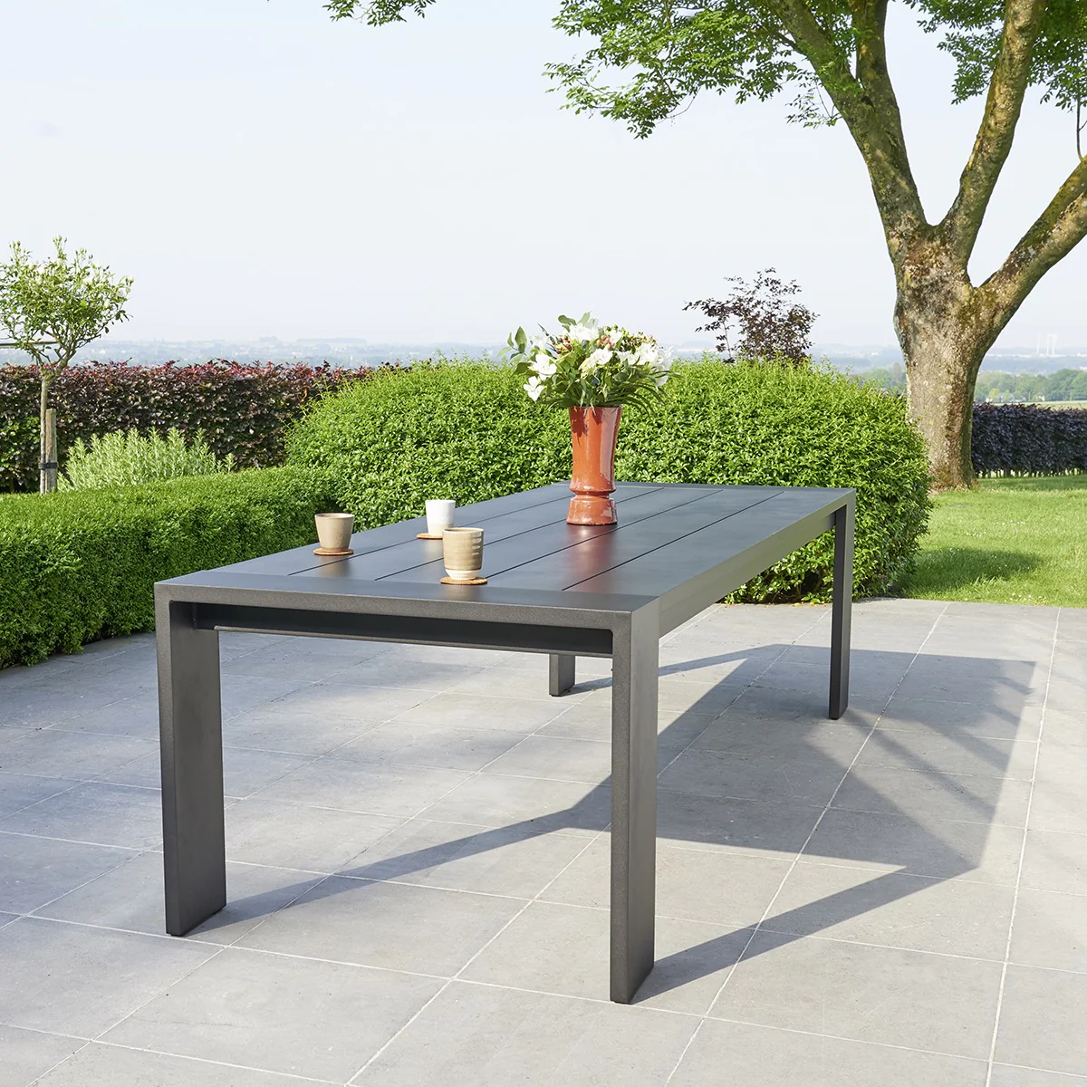 Salon de jardin en aluminium et textilène noir 8 pers. - Image 3