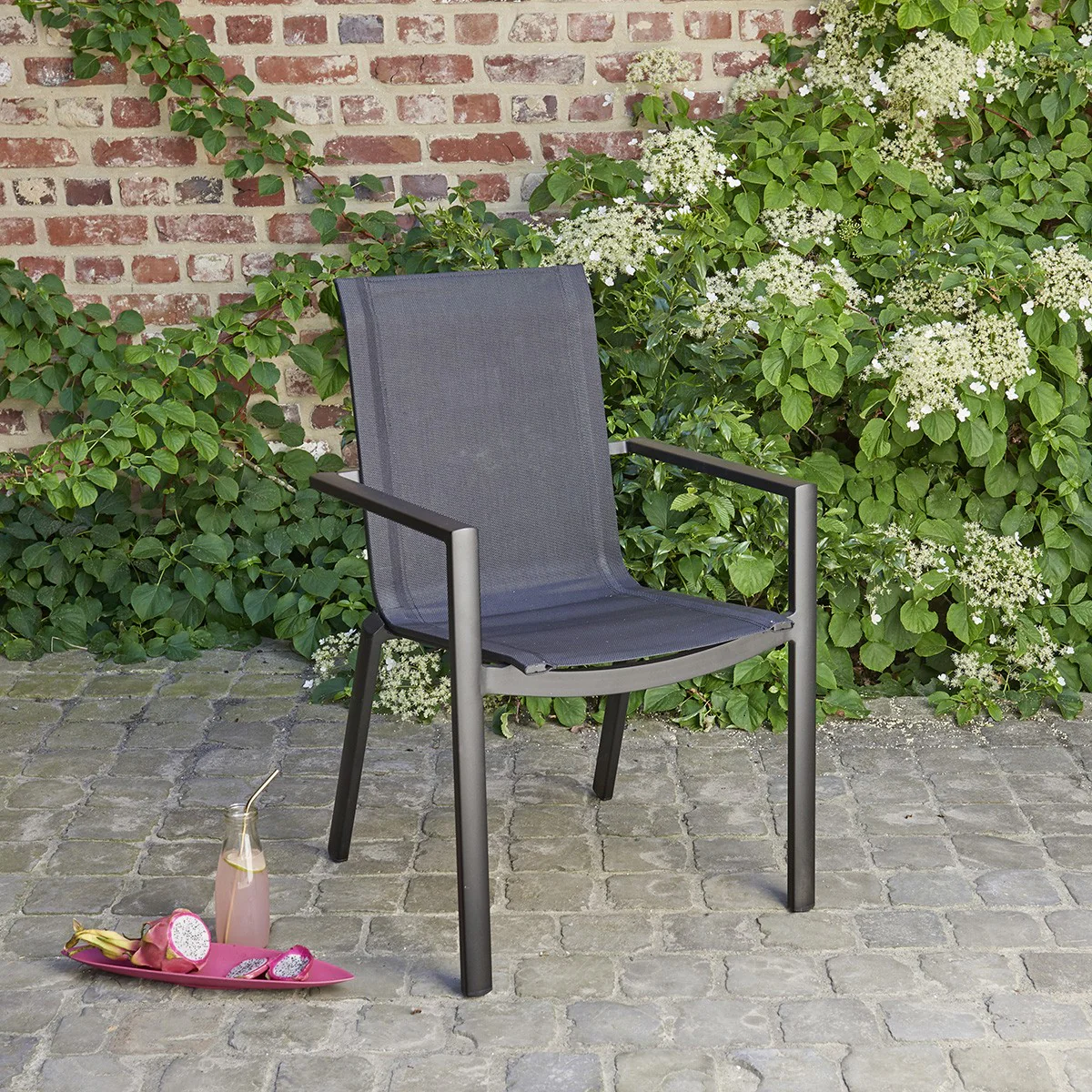 Salon de jardin en aluminium et textilène noir 8 pers. - Image 4