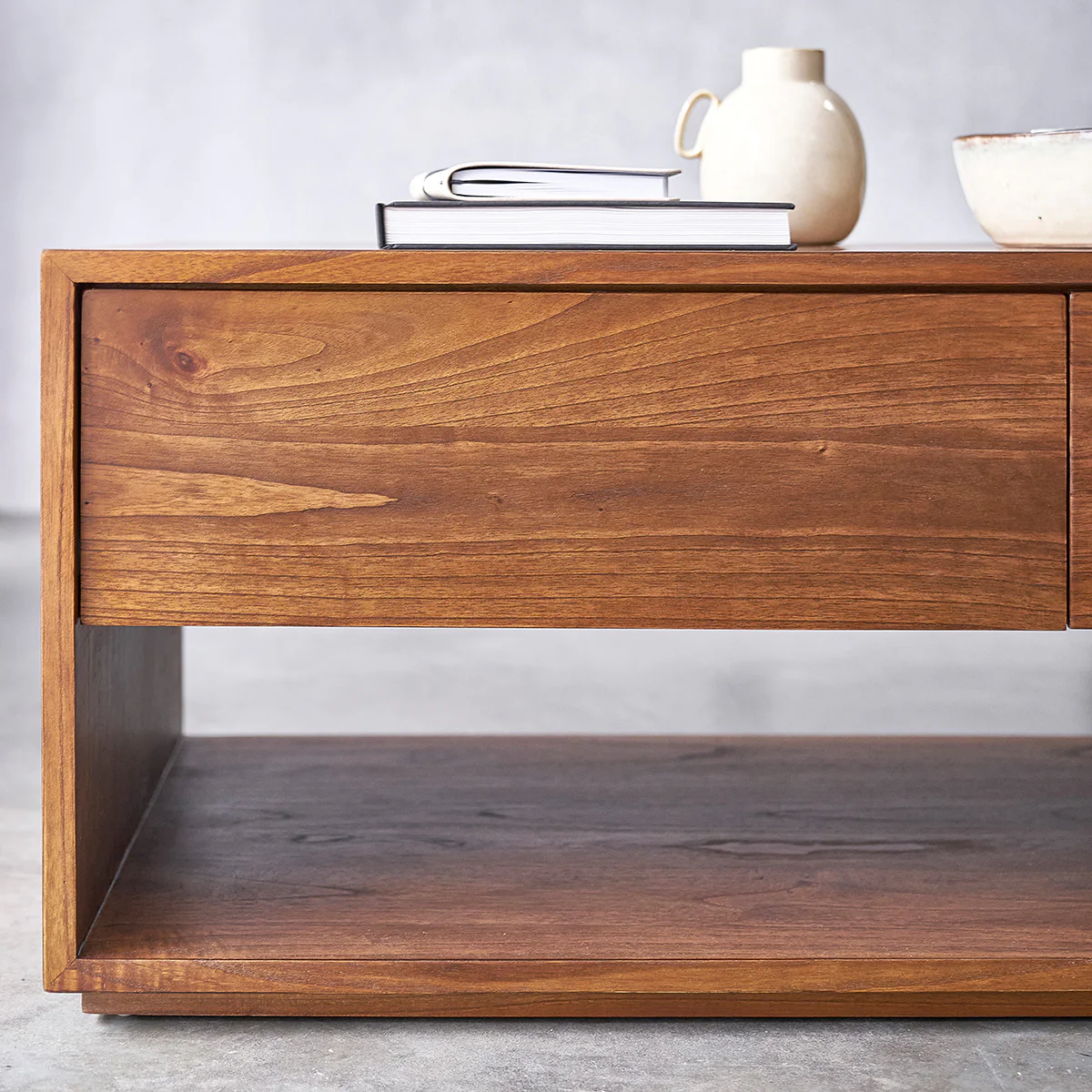 Table basse en mindi massif finition noyer 120 cm - Image 6
