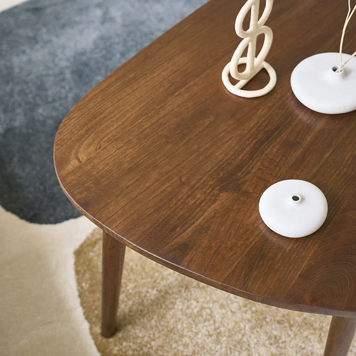 Table basse en mindi massif finition noyer 100 cm - Image 5