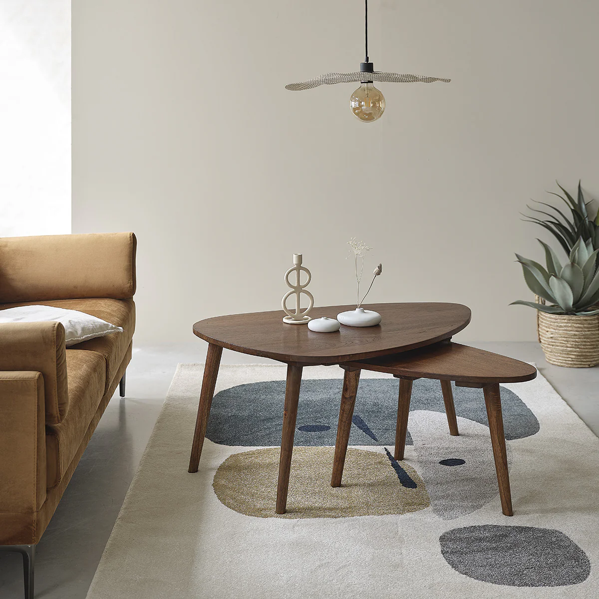 Table basse en mindi massif finition noyer 100 cm - Image 6