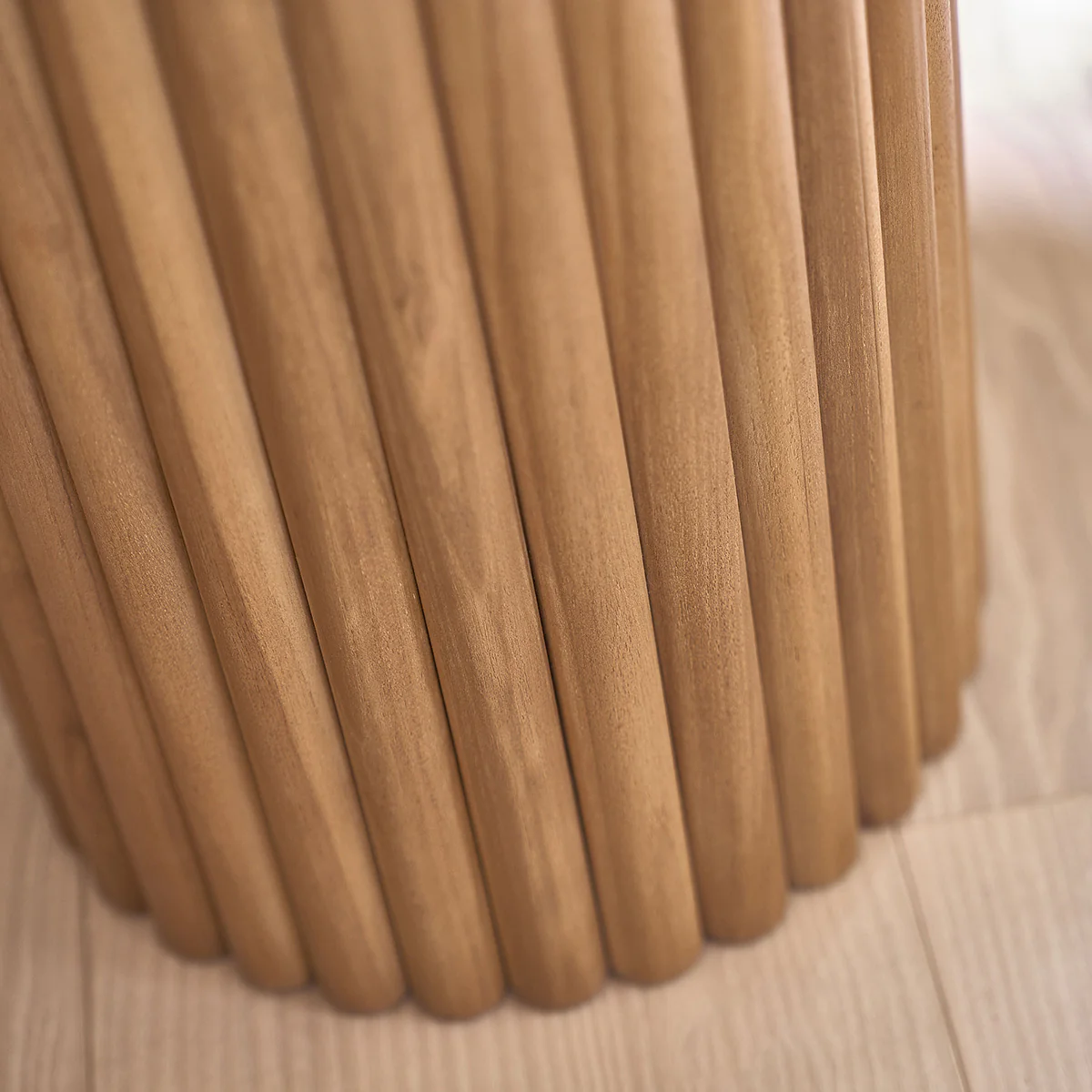 Table d'appoint en teck massif ronde - Image 4
