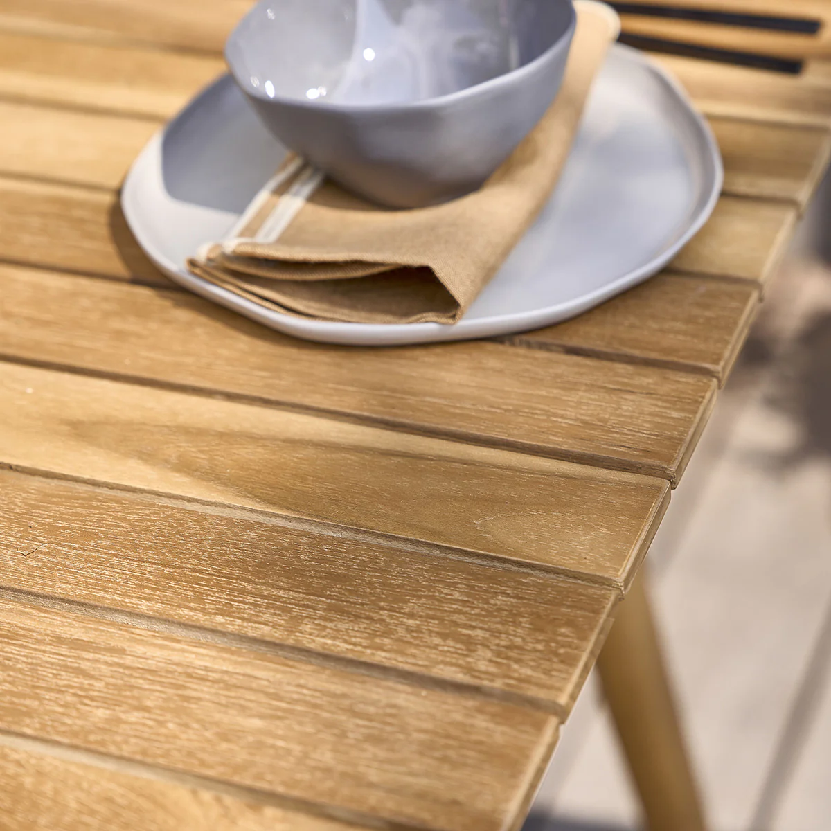 Table de jardin carrée en teck massif 2 à 4 pers. - Image 3