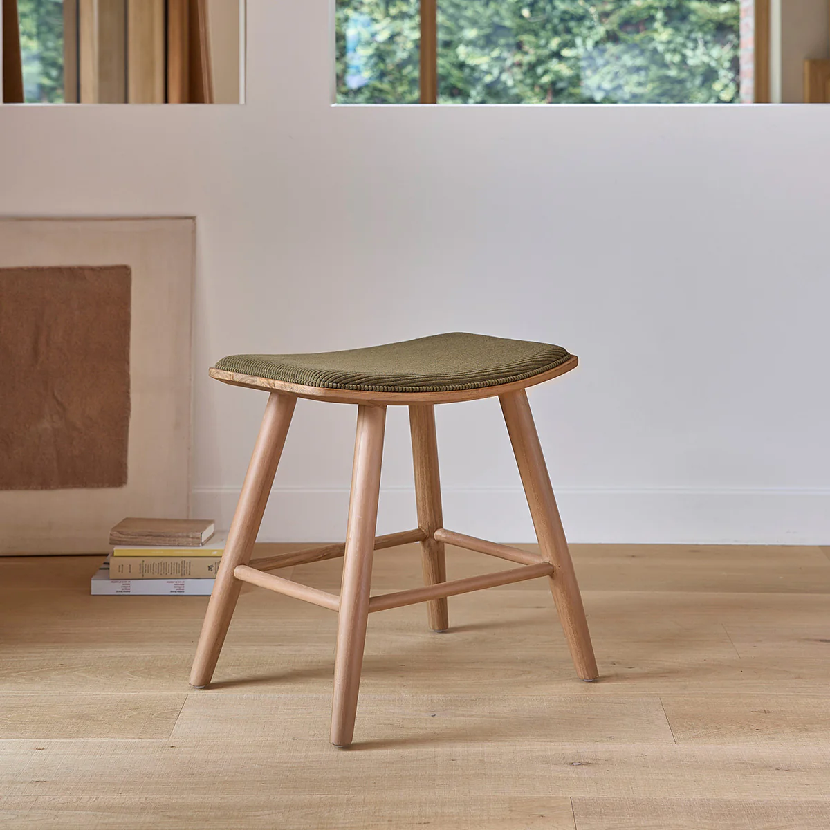Tabouret de bar en bois de teck assise velours côtelé 45 cm