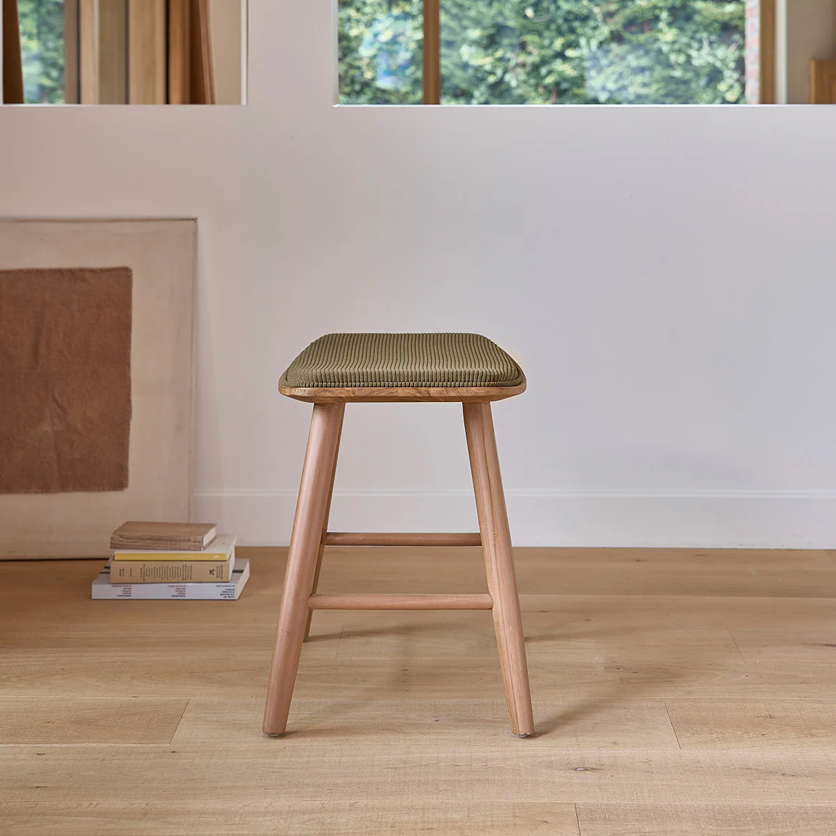 Tabouret de bar en bois de teck assise velours côtelé 45 cm - Image 3