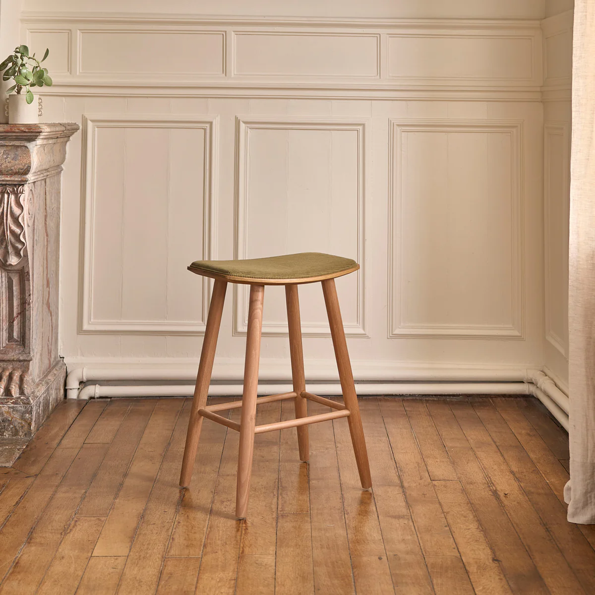 Tabouret de bar en teck massif assise velours cotelé 65 cm