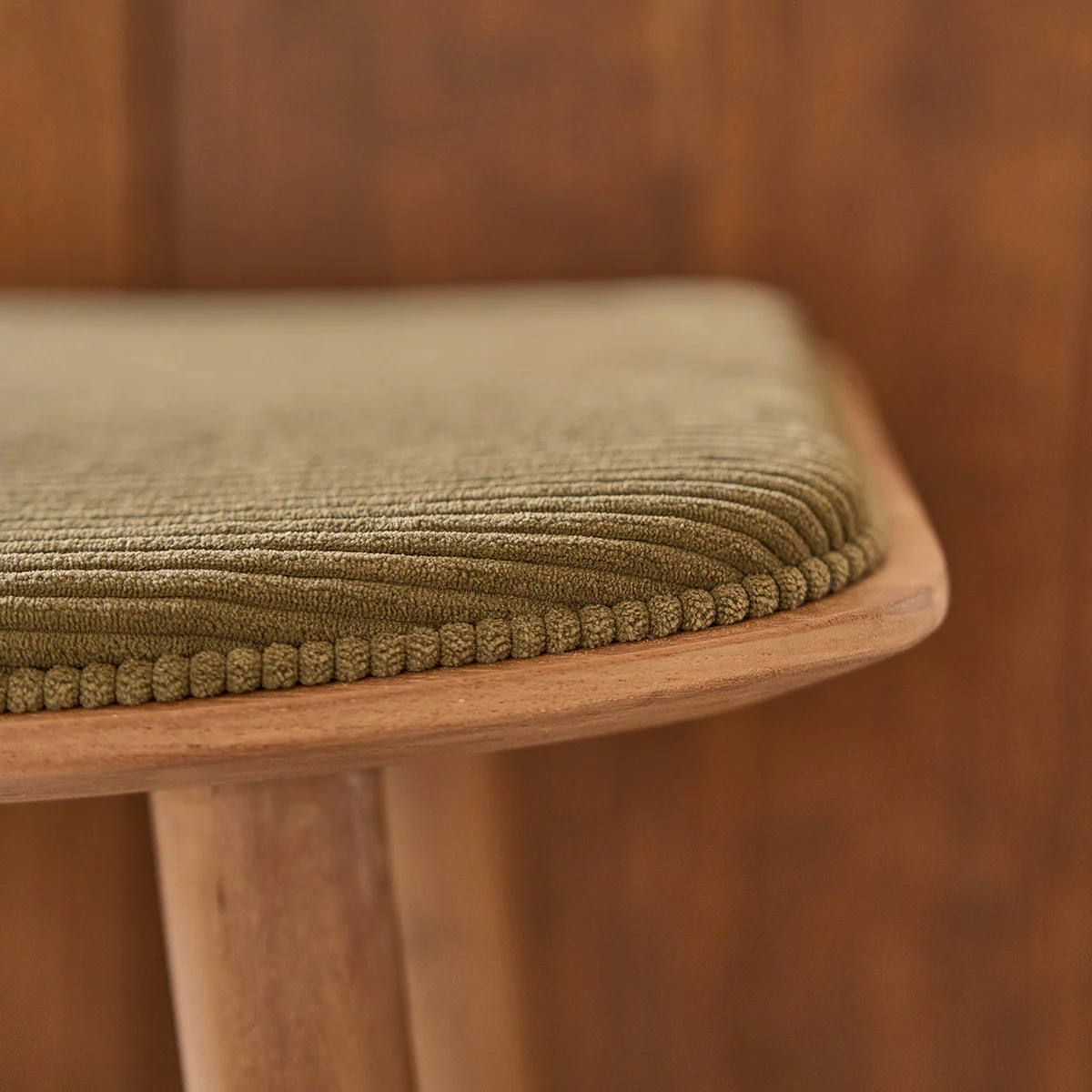 Tabouret de bar en teck massif assise velours cotelé 65 cm - Image 7